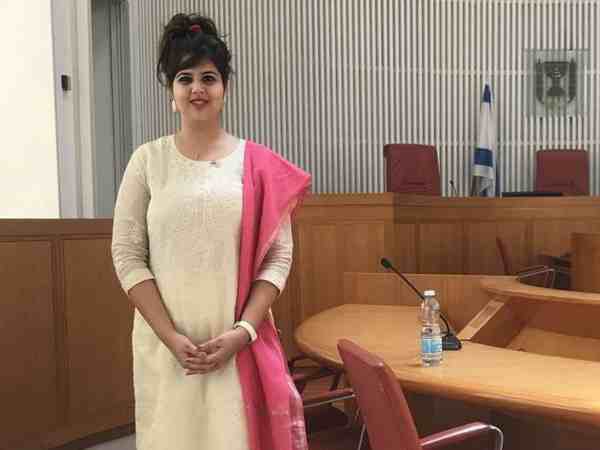 दिल्ली से सटे नोएडा की रहने वाली हैं पंखुड़ी पाठक