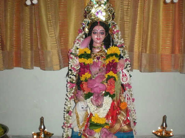 लक्ष्मी मां हर कष्ट दूर कर देंगी... 