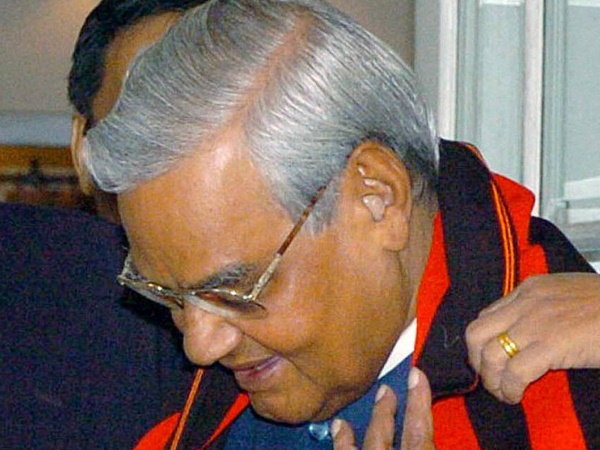 बचपन में अपने पैतृक गांव आते थे वाजपेयी