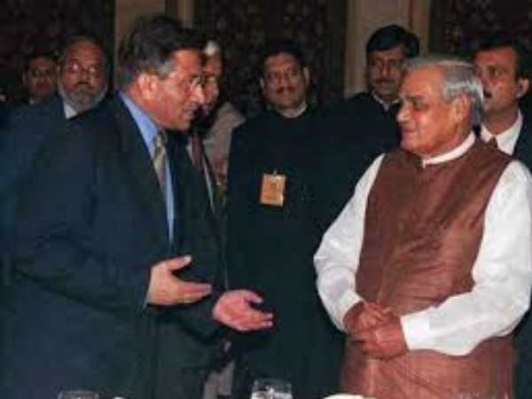  2001 में बुलाया था मशर्रफ को