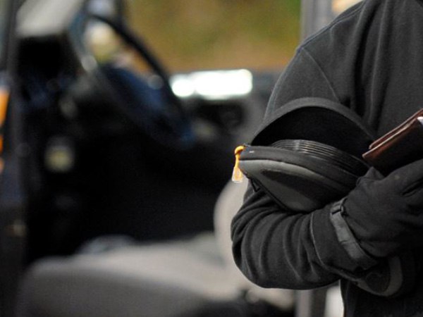 अकेले शुरू की गाड़ी की तलाश