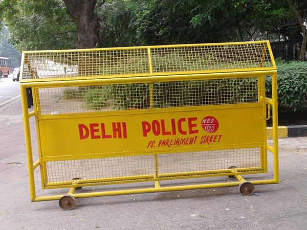 पुलिस की मदद से धर दबोचा आरोपी