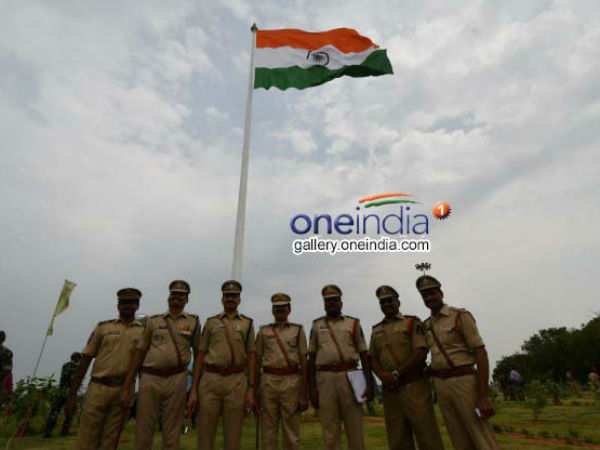 भारतीय ध्वज के लिए हमेशा खादी के कपड़े का इस्तेमाल होता है... 