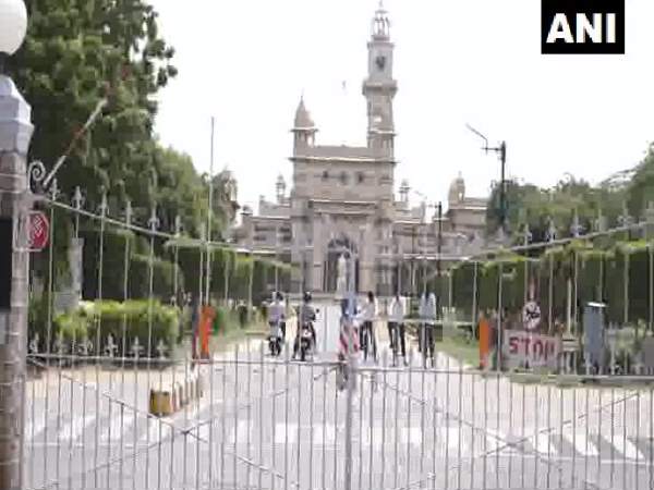 वाशरूम में ले जाकर कुकर्म