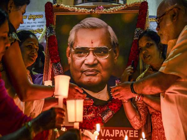 समय पर पहुंचे और 2 घंटे रुके वाजपेयी