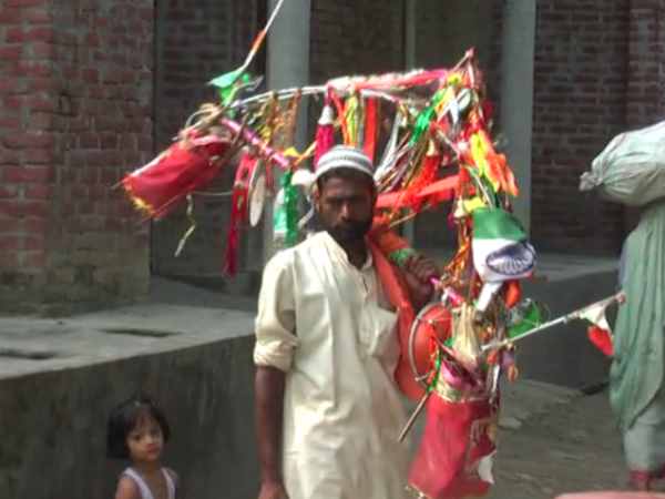 muslim youth goes for kanwar yatra, maulana stopped him from offering prayer muslim youth goes for kanwar yatra, maulana stopped him from offering prayer
