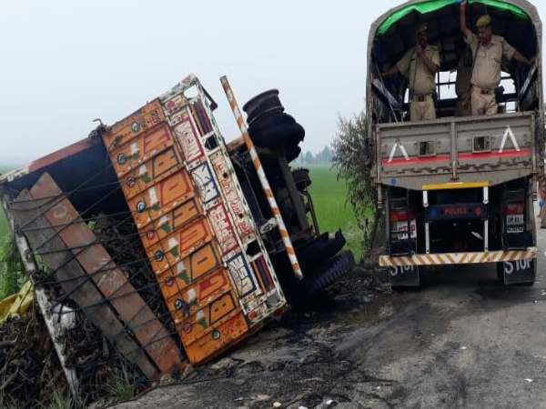 ड्राइवर कंडक्टर फरार ड्राइवर कंडक्टर फरार