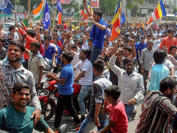 दलितों के बीच आत्मविश्वास पैदा करने को लेकर सरकार का कोई भी फैसला स्‍पष्‍ट नहीं है