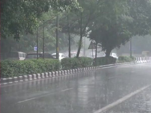 weather Rain lashes parts of Delhi ncr 