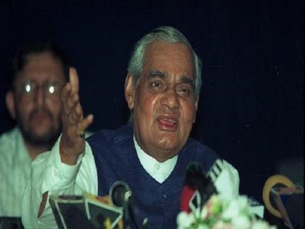 4. क्या खोया क्या पाया जग में.... 