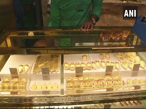 '24 कैरेट मिठाई मैजिक' है दुकान का काम '24 कैरेट मिठाई मैजिक' है दुकान का काम