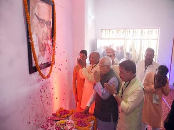 साथियों की शहादत से अकेली पड़ीं साथियों की शहादत से अकेली पड़ीं