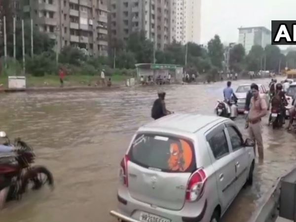 Delhi rains Delhi rains