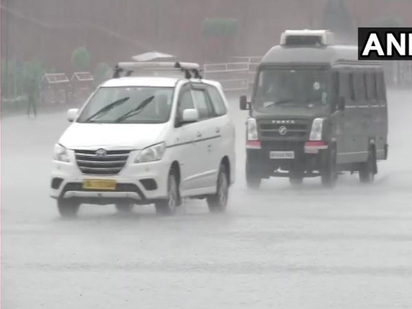 Delhi rains Delhi rains
