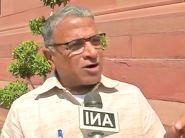 वंदना का मुकाबला जेडीयू के हरिवंश से है