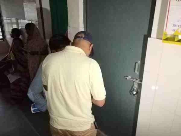 DM inspection in district hospital in shahjahanpur