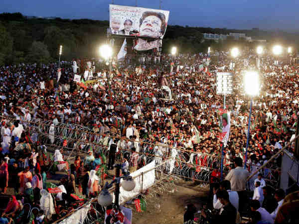 दो सीटों के नतीजों पर रोक 