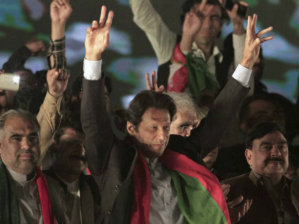 लाहौर, इस्‍लामाबाद, कराची सब इमरान का 