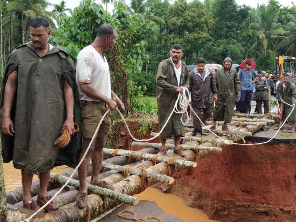सेना ने बनाए अस्‍थायी ब्रिज 