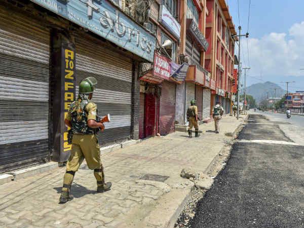 केंद्र और राज्य सरकार को सुप्रीम कोर्ट का नोटिस केंद्र और राज्य सरकार को सुप्रीम कोर्ट का नोटिस