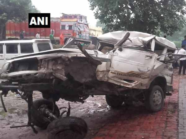 Five people died and 8 people injured in road accident in Jaunpur Five people died and 8 people injured in road accident in Jaunpur