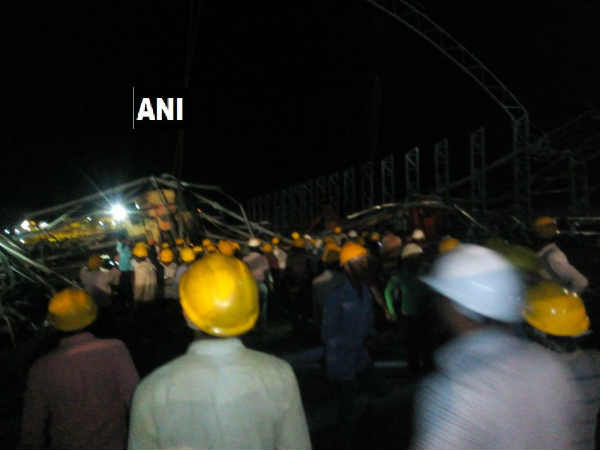 कर्नाटक: निर्माणाधीन सीमेंट फैक्ट्री में क्रेन गिरा, 3 मजदूरों की मौत, 4 जख्मी कर्नाटक: निर्माणाधीन सीमेंट फैक्ट्री में क्रेन गिरा, 3 मजदूरों की मौत, 4 जख्मी