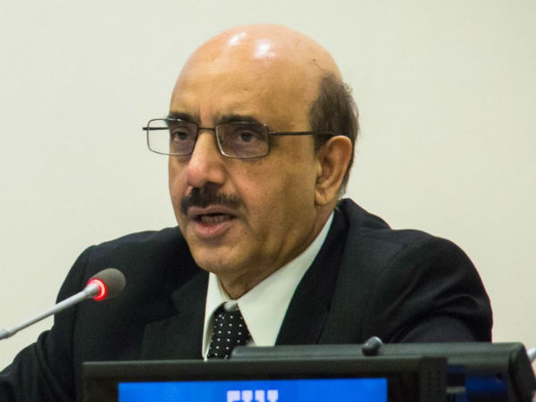 कई पदों पर रहे हैं खान कई पदों पर रहे हैं खान