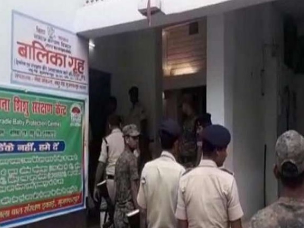 अधिकारियों के पास भेजता था लड़कियां!