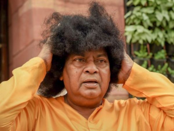 विशेष राज्य दर्जे की मांग को लेकर टीडीपी के प्रदर्शन में हुए शामिल विशेष राज्य दर्जे की मांग को लेकर टीडीपी के प्रदर्शन में हुए शामिल