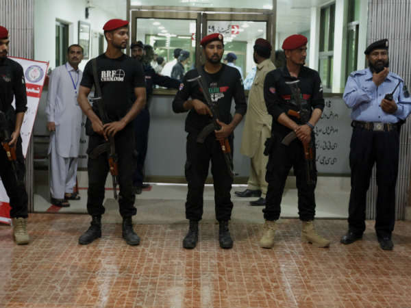 पाकिस्‍तान पर सख्‍त हुए ट्रंप 