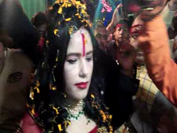 मां दुर्गा से साक्षात्कार करती हैं राधे मां 