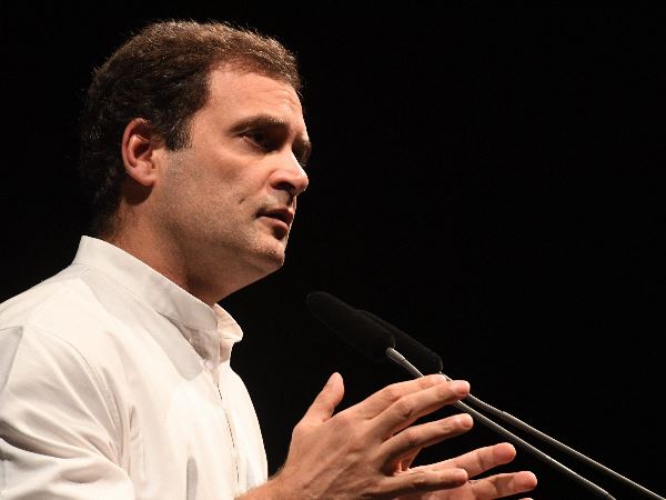 गले मिलने का मतलब नफरत का जवाब प्यार से देना था