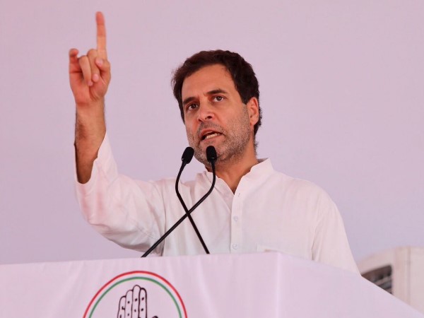 राहुल गांधी लगातार उठाते रहे हैं राफेल डील का मुद्दा