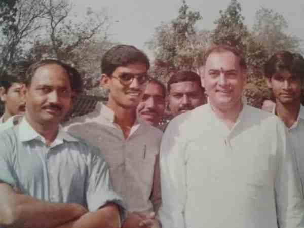 भावनात्मक रिश्ता जोड़ने के लिए कांग्रेस ने किया हमारे राजीव कार्यक्रम का आयोजन, जानें क्या हैं इसकी खास बातें भावनात्मक रिश्ता जोड़ने के लिए कांग्रेस ने किया हमारे राजीव कार्यक्रम का आयोजन, जानें क्या हैं इसकी खास बातें