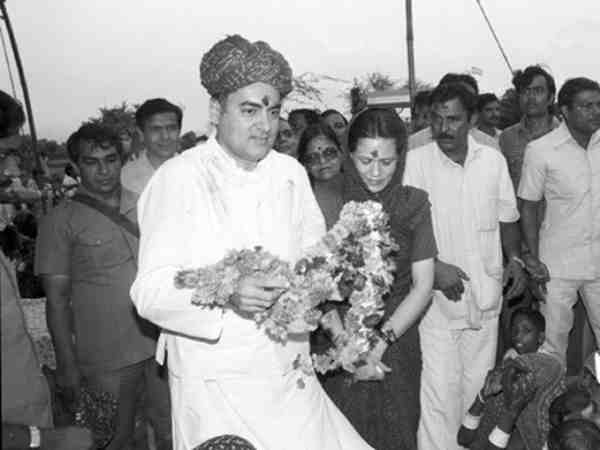 भावनात्मक रिश्ता जोड़ने के लिए कांग्रेस ने किया हमारे राजीव कार्यक्रम का आयोजन, जानें क्या हैं इसकी खास बातें भावनात्मक रिश्ता जोड़ने के लिए कांग्रेस ने किया हमारे राजीव कार्यक्रम का आयोजन, जानें क्या हैं इसकी खास बातें