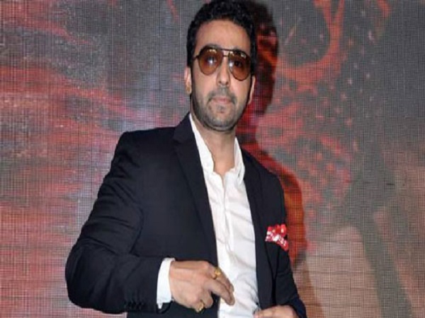 सोने की चेन और प्रसाद दिया था बुकी ने