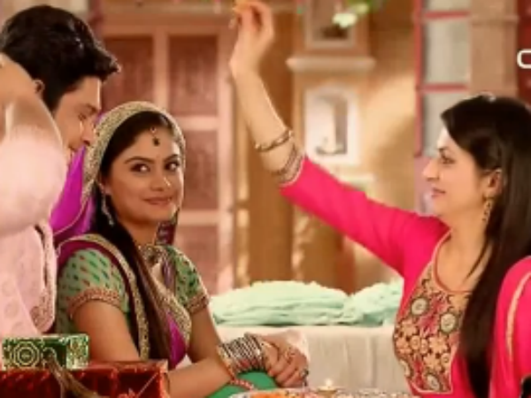  'कान्हा जी' या 'राम जी' को राखी बांधते हैं... 