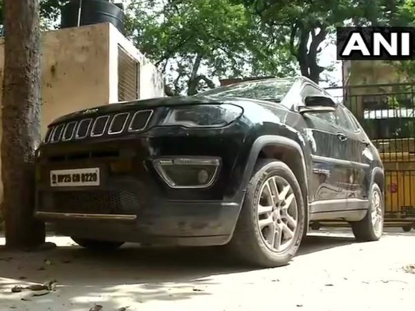 दोस्तों से मिले सीपी आई थी लड़की