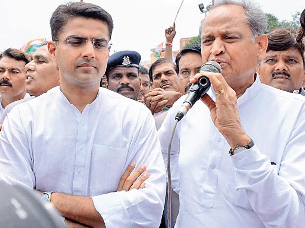 सीएम उम्मीदवार घोषित ना करना महंगा पड़ सकता है कांग्रेस को