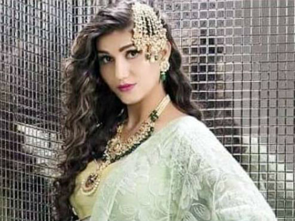 ब्राइडल लुक में सपना चौधरी को देख फैंस हुए क्रेजी