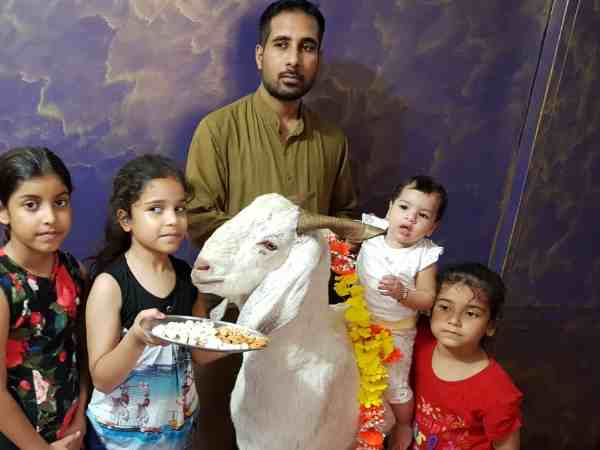  बग्घी में घूमाने की परम्परा