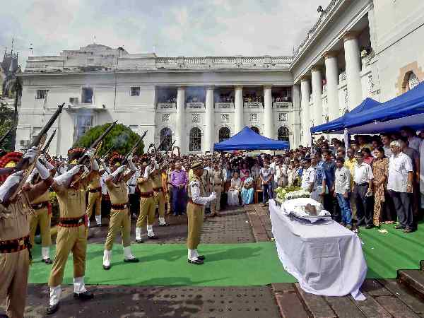 सोमनाथ चटर्जी के परिवार ने लिया फैसला