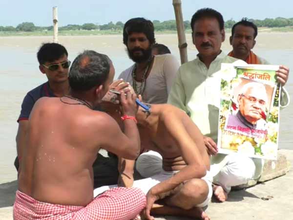 a true fan of atal bihari vajpayee shaving heads in varanasi