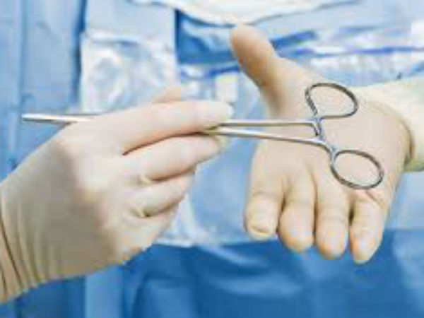 14 साल की बच्ची के गले से निकली 9 सुइयां, तंत्र-मंत्र का शक 