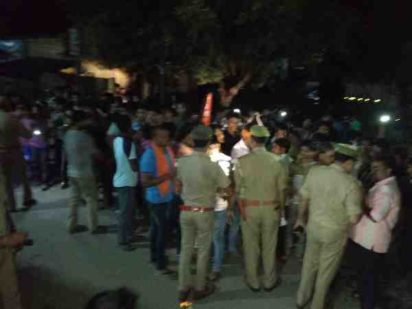 scoundrels beat man for not allowing them to swing for free