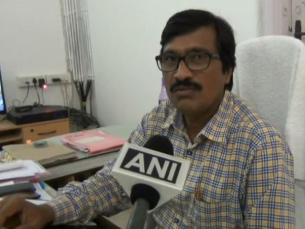 यहां नहीं पहुंचती एंबुलेंस, चारपाई पर अस्पताल जाते हैं मरीज