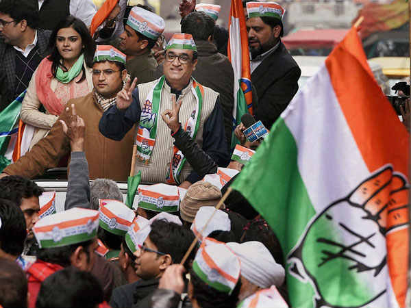 माकन को किया नजरअंदाज माकन को किया नजरअंदाज