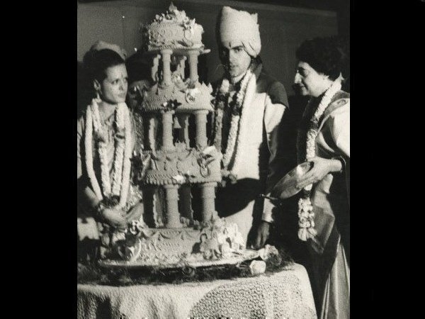 फिल्म (आवारा) का भी जिक्र 