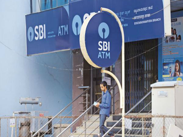  केरल की लोगों की मदद के लिए SBI ने बढ़ाया हाथ 