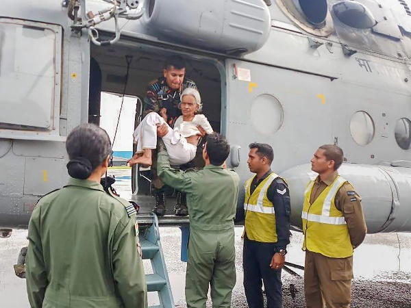 भीख में इकट्ठा किए पैसे दिए दान